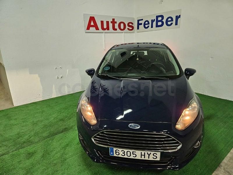 Usado Ford Fiesta Trend 100 CV (73 kW) 2014 Azul Berlina