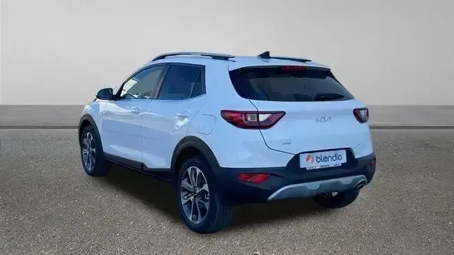 Usado Kia Stonic Style 100 CV (73 kW) 2025 Blanco SUV