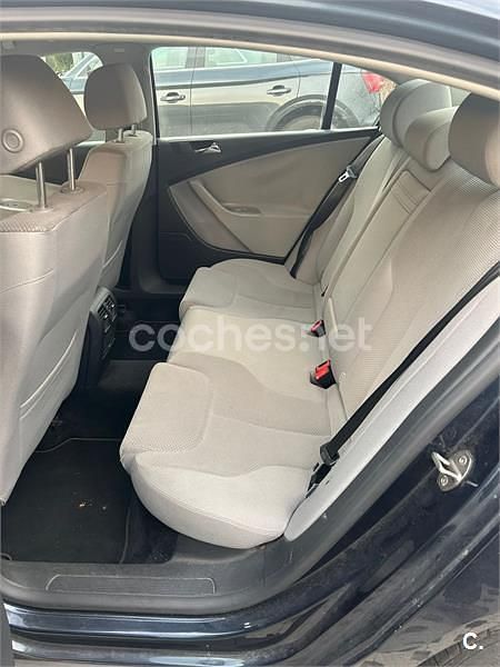 Usado VW Passat Advance 150 CV (110 kW) 2005 Azul Familiar