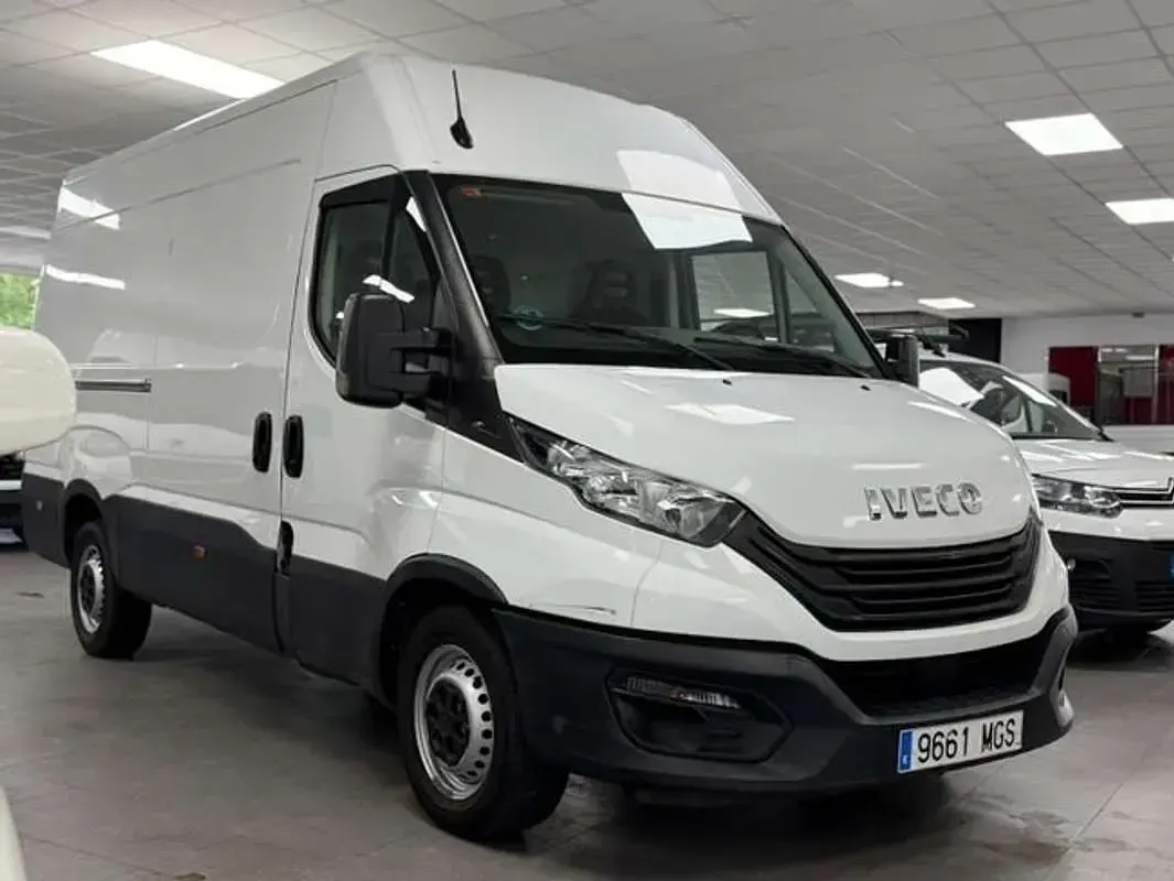Usado Iveco Daily 160 CV (117 kW) 2023 Blanco Van