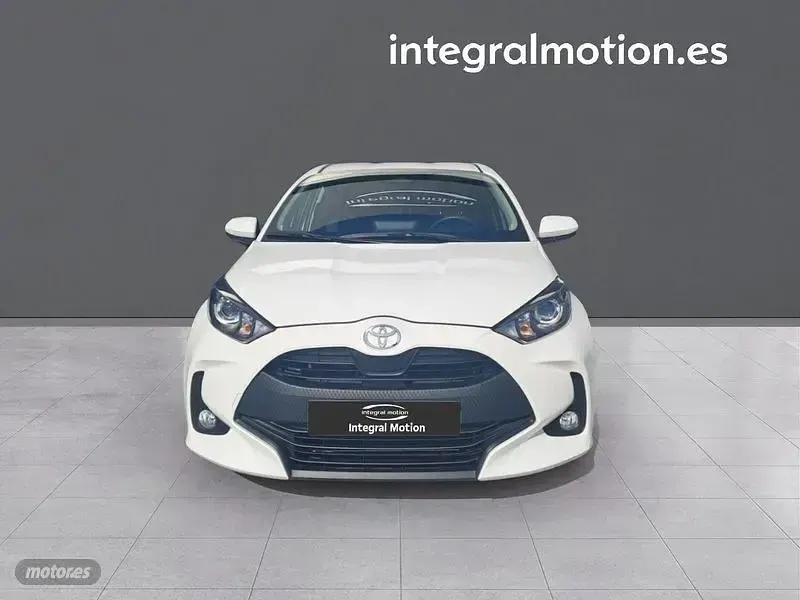 Usado Toyota Yaris Hybrid Active 115 CV (84 kW) 2025 Blanco Berlina
