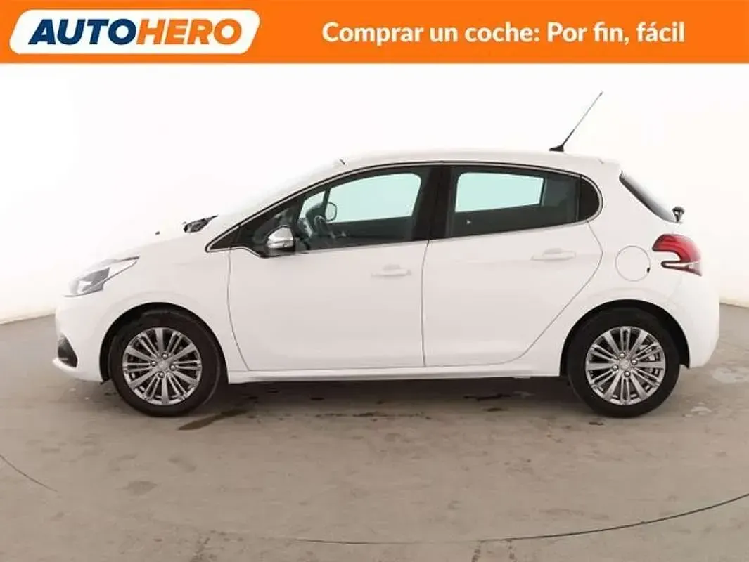 Usado Peugeot 208 Allure 110 CV (80 kW) 2018 Blanco Utilitario
