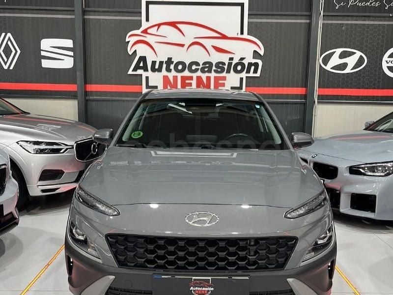 Usado Hyundai Kona 120 CV (88 kW) 2021 Gris / plata SUV