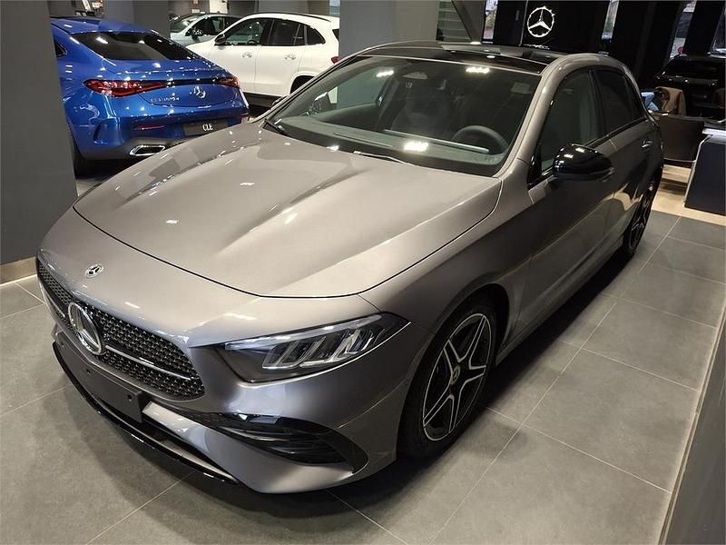 Gris Nuevo 2025 Mercedes A200 Berlina | 43.660 € (Caro) - Imagen 1/4