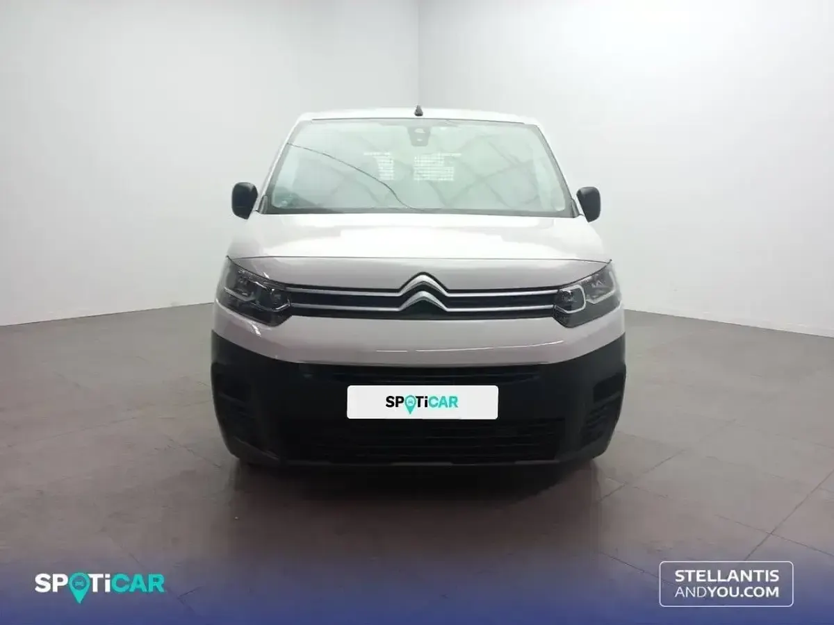 Usado Citroën Berlingo Live 102 CV (75 kW) 2024 Blanco Monovolumen