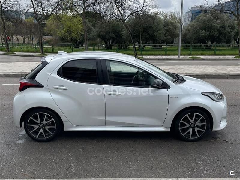 Usado Toyota Yaris Hybrid Style 116 CV (85 kW) 2021 Blanco Berlina