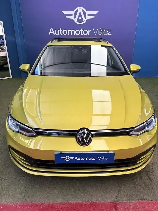 Usado VW Golf VIII Life 116 CV (85 kW) 2022 Verde Familiar