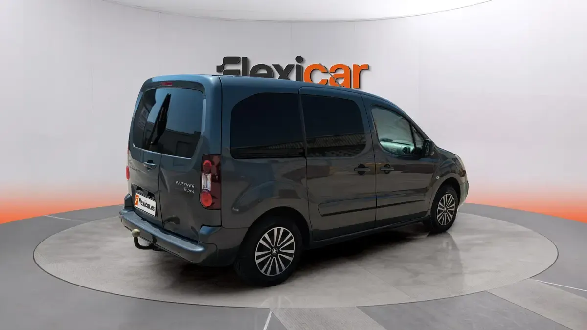 Usado Peugeot Partner Tepee Active 100 CV (73 kW) 2017 Gris Monovolumen
