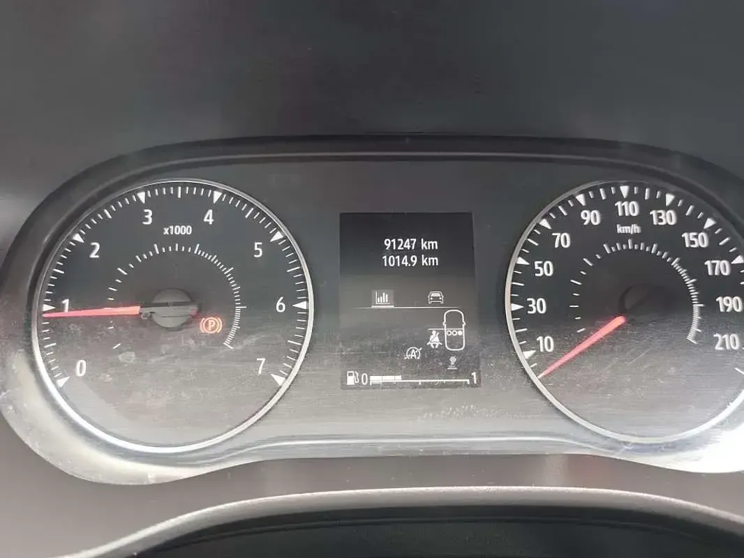 Usado Dacia Jogger Comfort 110 CV (80 kW) 2022 Gris Monovolumen