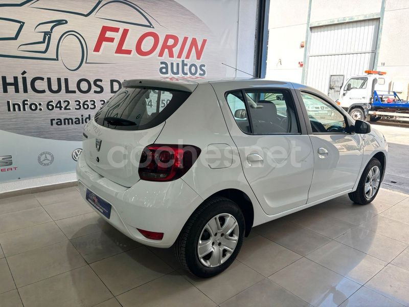 Usado Dacia Sandero Acces 73 CV (53 kW) 2019 Blanco Utilitario