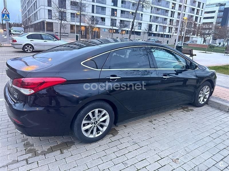 Usado Hyundai i40 115 CV (84 kW) 2017 Negro Berlina