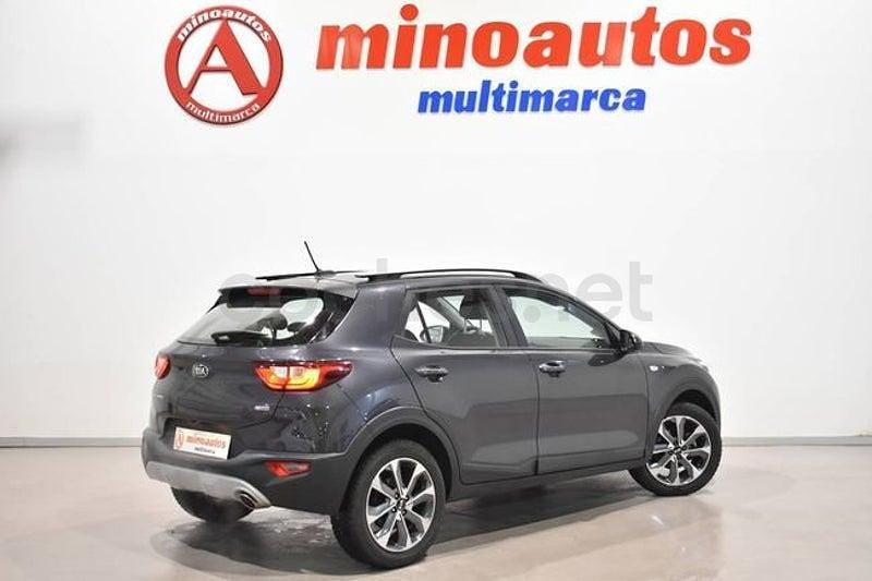 Usado Kia Stonic Active 101 CV (74 kW) 2019 Gris / plata SUV