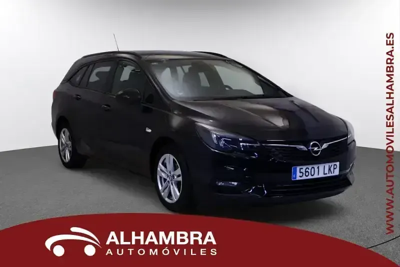 Usado Opel Astra Sport 145 CV (106 kW) 2021 Negro Familiar