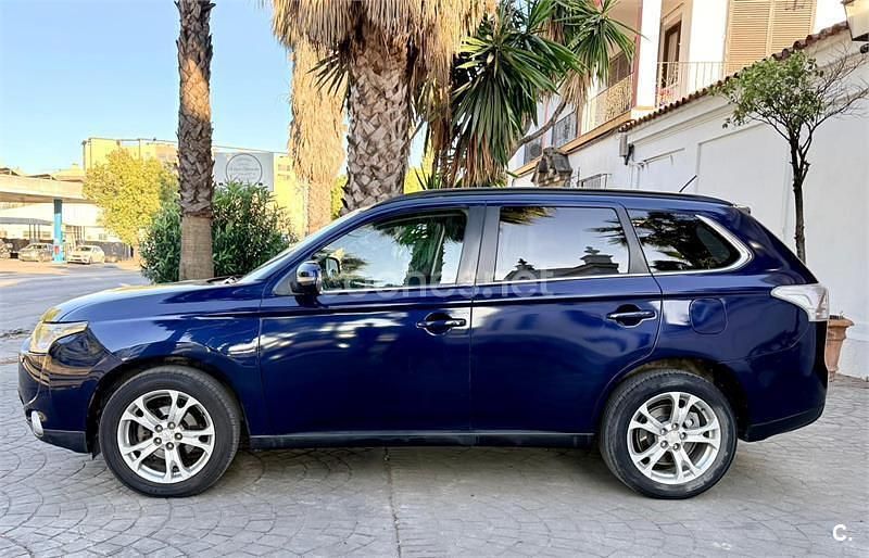 Usado Mitsubishi Outlander Motion 150 CV (110 kW) 2014 Azul SUV