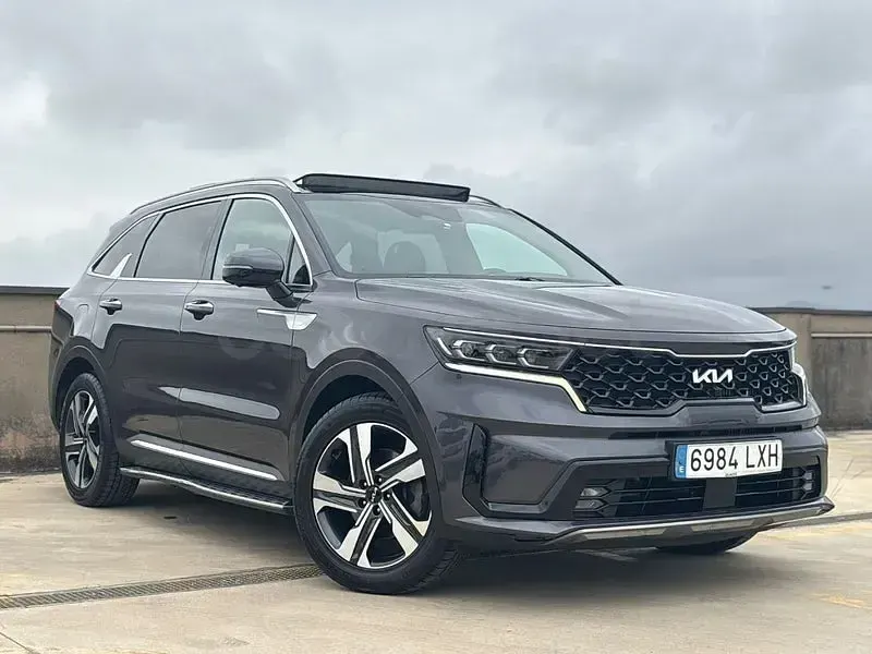 Usado Kia Sorento 265 CV (194 kW) 2022 Gris / plata SUV