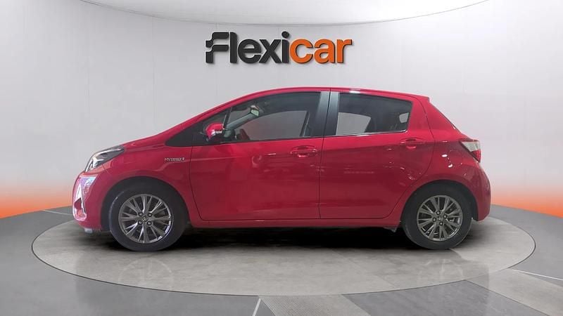 Usado Toyota Yaris Hybrid Advance 100 CV (73 kW) 2018 Rojo Berlina