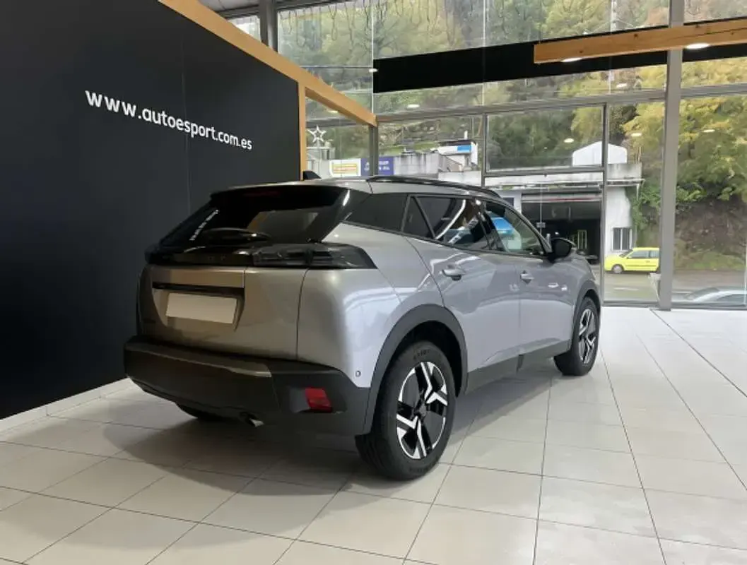 Usado Peugeot 2008 Allure 102 CV (75 kW) 2025 Gris SUV