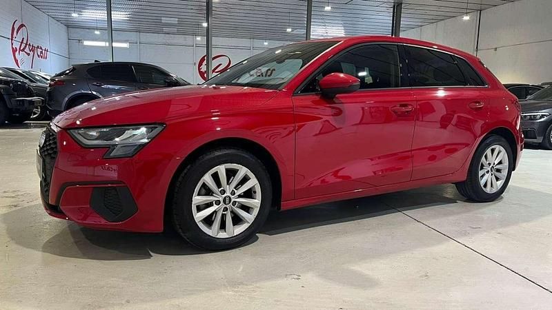 Usado Audi A3 Sportback 110 CV (80 kW) 2023 Rojo Utilitario