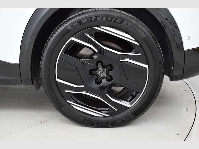 Usado Peugeot e-3008 GT 156 kW (213 CV) 2024 Blanco SUV