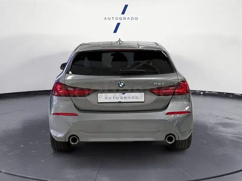 Usado BMW 118 150 CV (110 kW) 2022 Gris / plata Utilitario