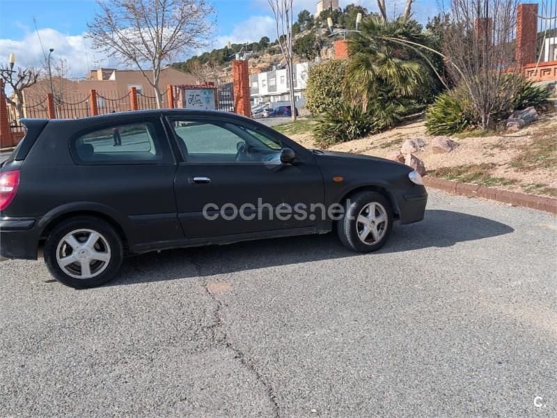 Usado Nissan Almera Comfort 90 CV (66 kW) 2001 Negro Berlina