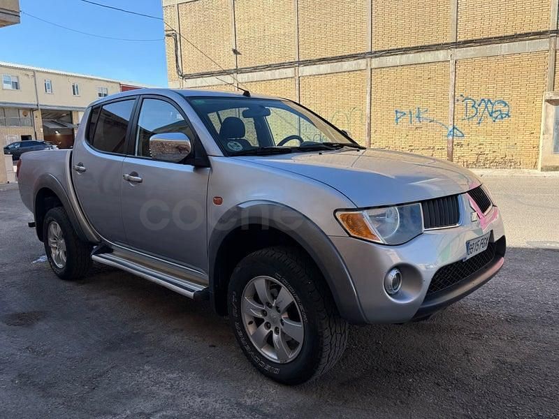 Usado Mitsubishi L200 Invite 136 CV (100 kW) 2006 Gris / plata Recogida