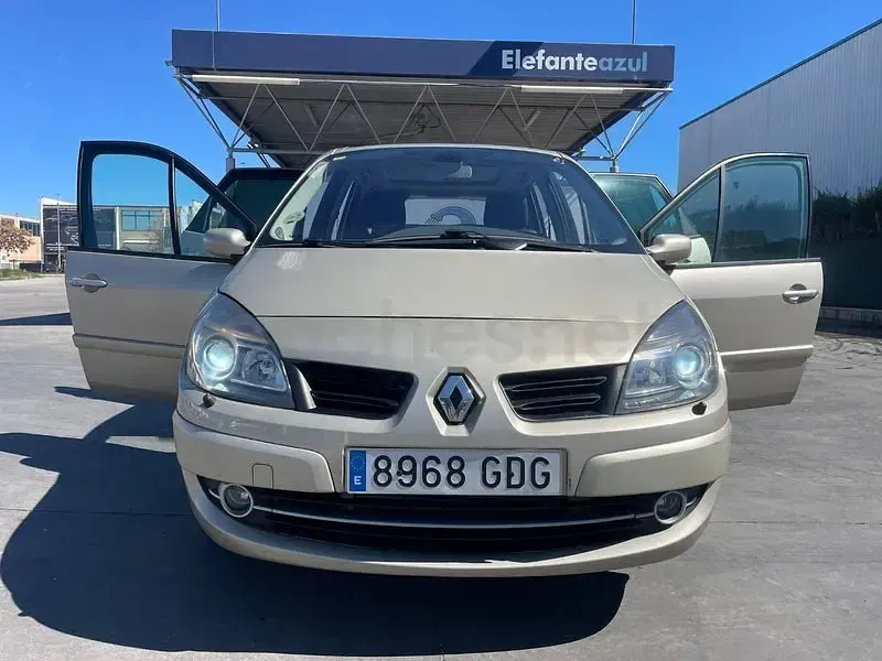 Usado Renault Scénic Dynamique 130 CV (95 kW) 2008 Beige Monovolumen