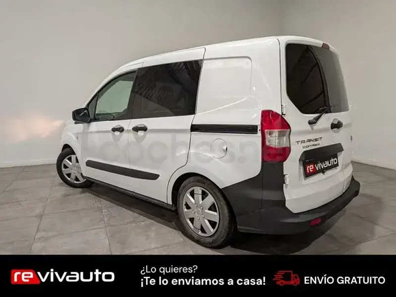Usado Ford Tourneo Courier Trend 75 CV (55 kW) 2015 Blanco Monovolumen