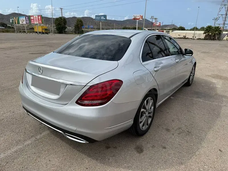 Usado Mercedes C220 Avantgarde 170 CV (125 kW) 2014 Gris / plata Berlina