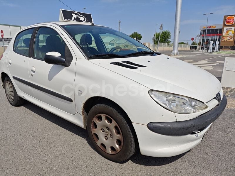 Blanco Usado 2004 Peugeot 206 Berlina | 1990 € (Precio justo) - Imagen 1/4