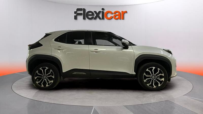 Usado Toyota Yaris Hybrid Active 116 CV (85 kW) 2022 Blanco