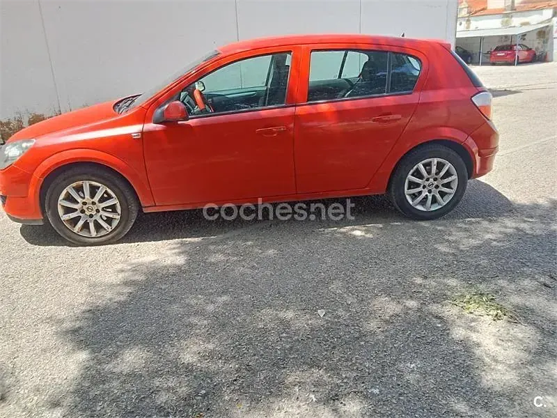 Usado Opel Astra Cosmo 100 CV (73 kW) 2006 Rojo Berlina