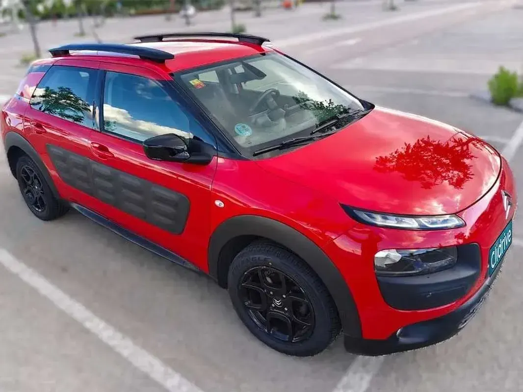 Usado Citroën C4 Feel 82 CV (60 kW) 2016 Rojo Berlina