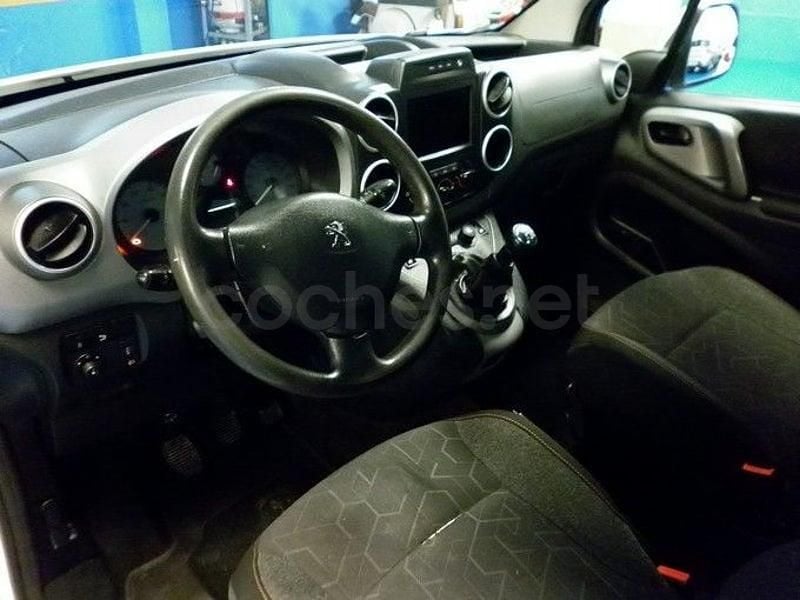 Usado Peugeot Partner Tepee Active 100 CV (73 kW) 2016 Blanco Monovolumen