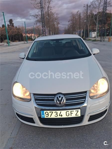 Blanco Usado 2008 VW Jetta Trendline Berlina | 3300 € (Precio justo) - Imagen 1/4