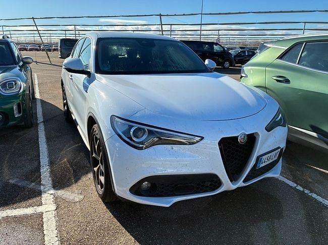Usado Alfa Romeo Stelvio Sprint 190 CV (139 kW) 2021 Blanco SUV