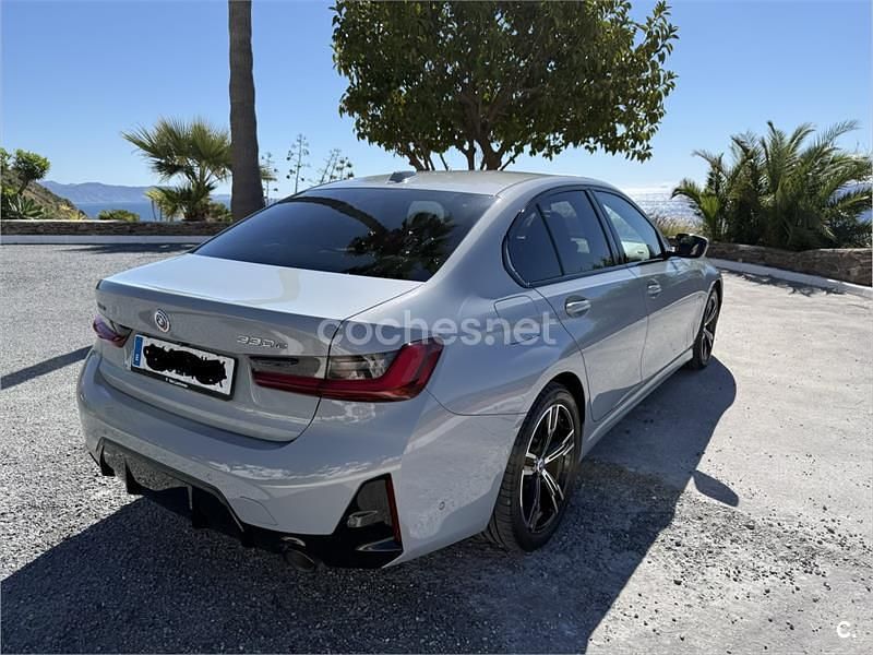 Usado BMW 330e Comfort Edition 292 CV (214 kW) 2023 Gris / plata Berlina