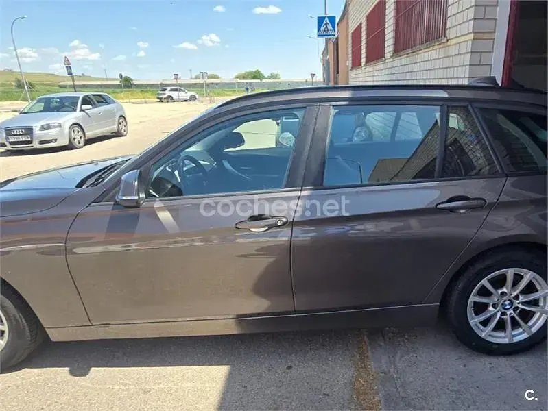 Usado BMW 318 143 CV (105 kW) 2014 Gris / plata Familiar