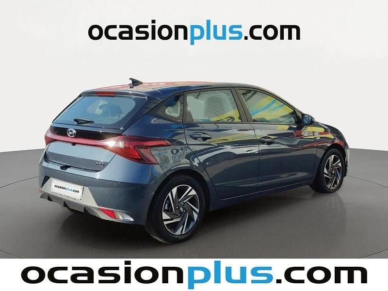 Usado Hyundai i20 100 CV (73 kW) 2022 Gris Utilitario