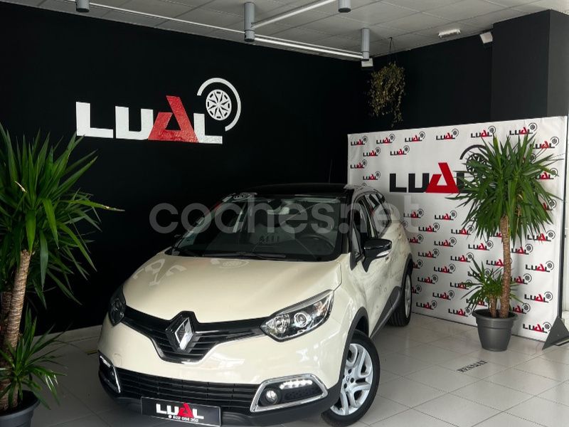 Beige Usado 2016 Renault Captur Zen SUV | 10.900 € (Un poco caro) - Imagen 1/4