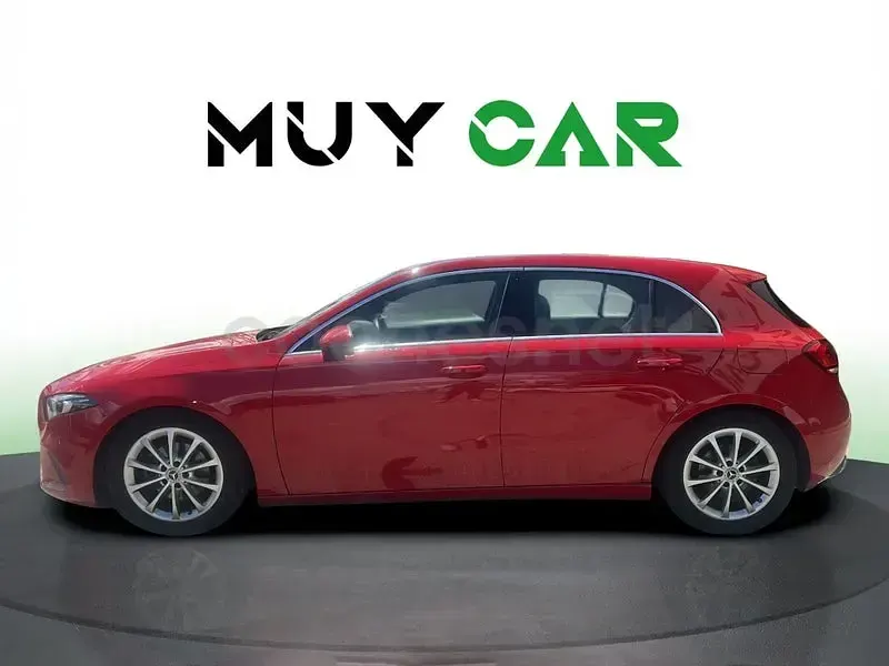 Usado Mercedes A180 136 CV (100 kW) 2019 Rojo Utilitario