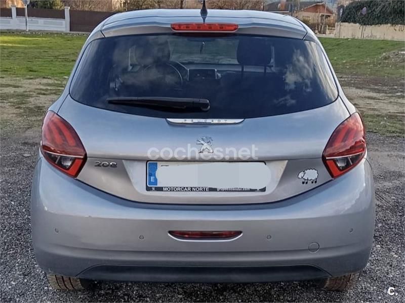 Usado Peugeot 208 Signature Sky 82 CV (60 kW) 2019 Gris / plata Utilitario
