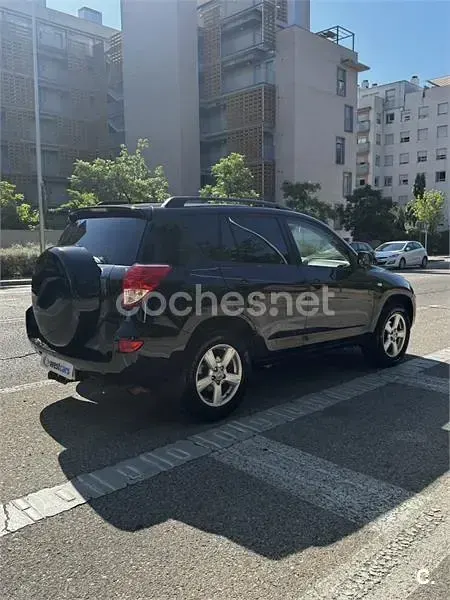 Usado Toyota RAV4 Executive 152 CV (111 kW) 2008 Gris / plata SUV