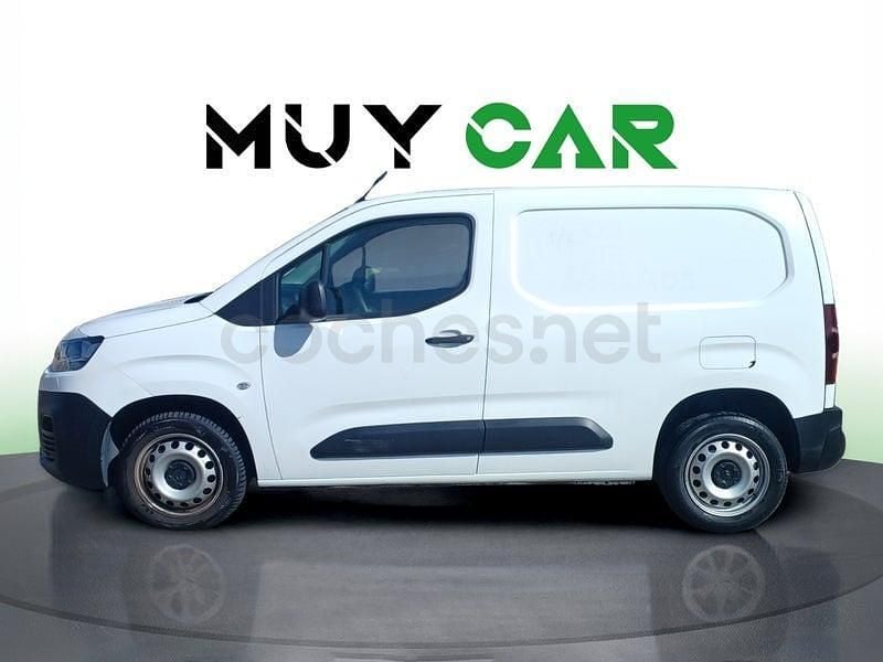 Usado Citroën Berlingo Feel 102 CV (75 kW) 2022 Blanco Monovolumen