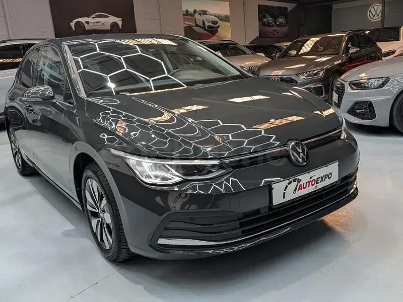 Usado VW Golf VIII Style 150 CV (110 kW) 2024 Gris / plata Berlina