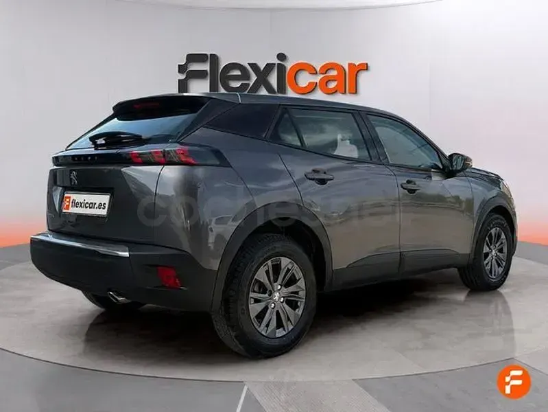 Usado Peugeot 2008 Active 110 CV (80 kW) 2021 Gris / plata SUV