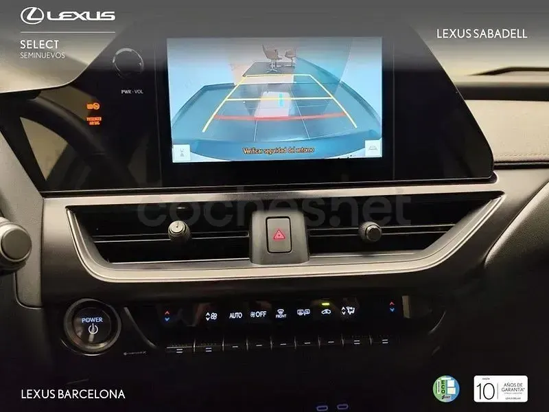 Usado Lexus UX Business Edition 184 CV (135 kW) 2021 Gris / plata SUV