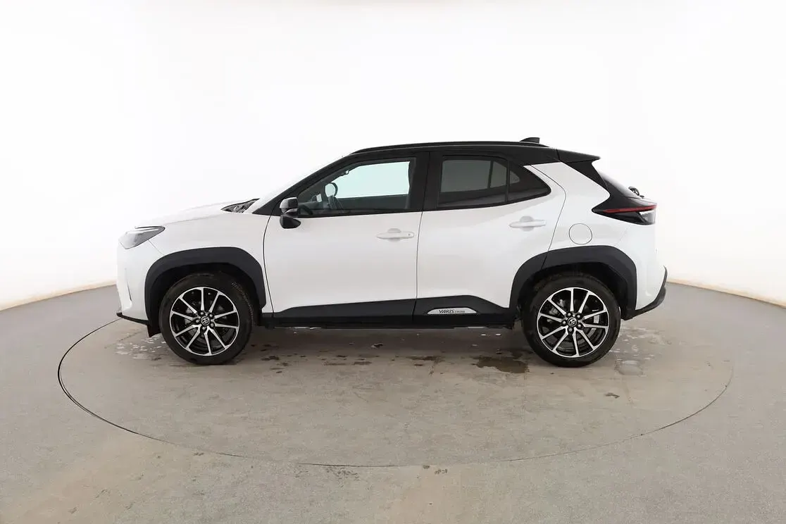 Usado Toyota Yaris Cross Sport 131 CV (96 kW) 2025 Blanco SUV