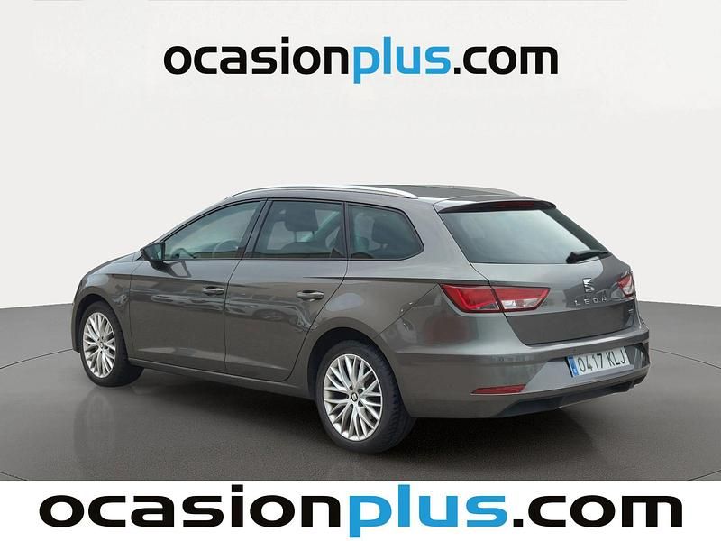 Usado Seat Leon Style Plus 115 CV (84 kW) 2018 Gris Monovolumen