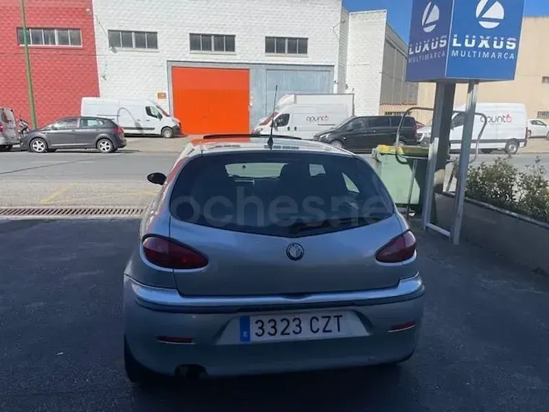 Usado Alfa Romeo 147 Distinctive 115 CV (84 kW) 2004 Azul Utilitario